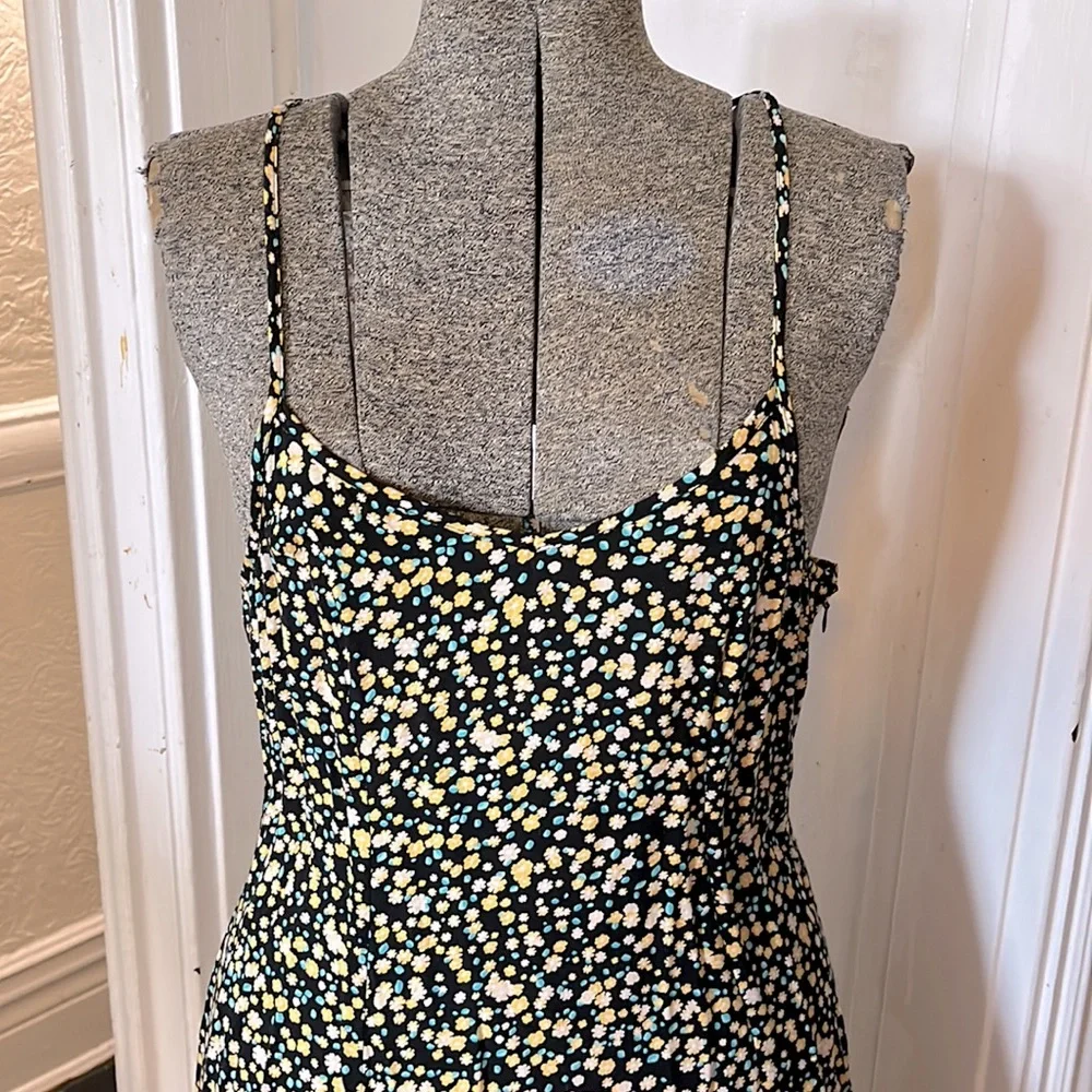 Forever 21 Ditsy Floral Summer Mini Swing Dress with Back Piece, size Medium - Picture 2 of 12